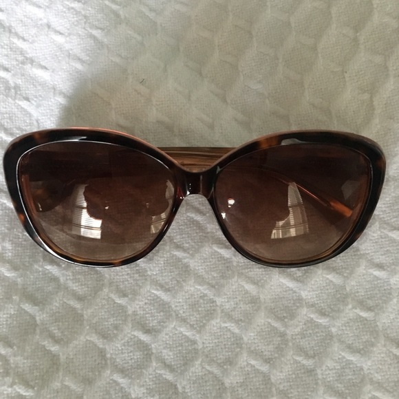 Marc by Marc Jacobs Sunglasses in Tortoise - Picture 4 of 5
